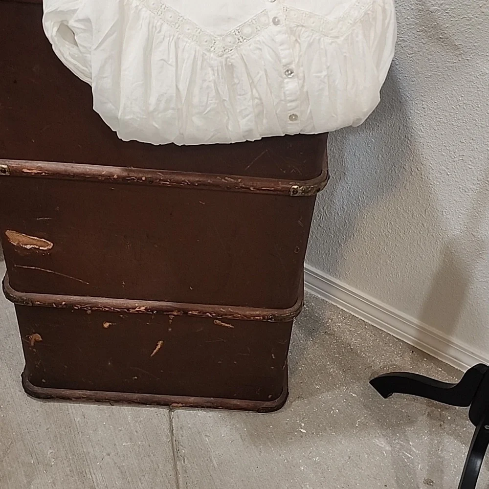 Queen Anne's Lace By Eileen West Elegant White Lace-Trimmed Nightgown - Picture 9 of 15